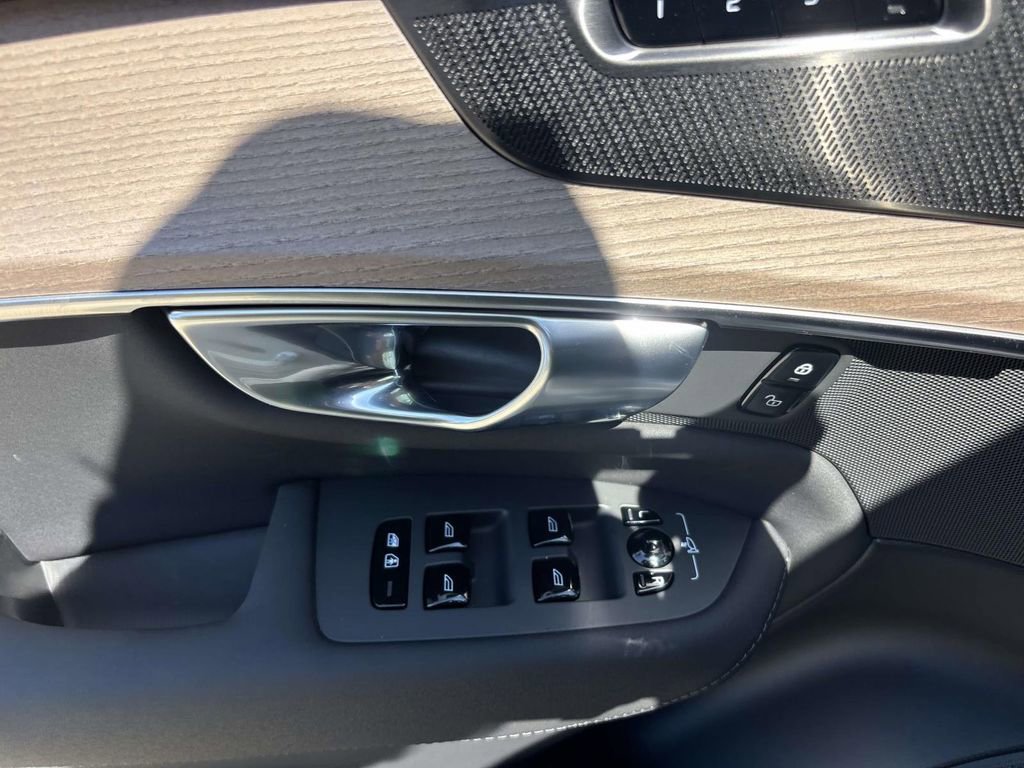 New 2026 Volvo XC90 B6 Plus w/ Protection Package Premier image 13