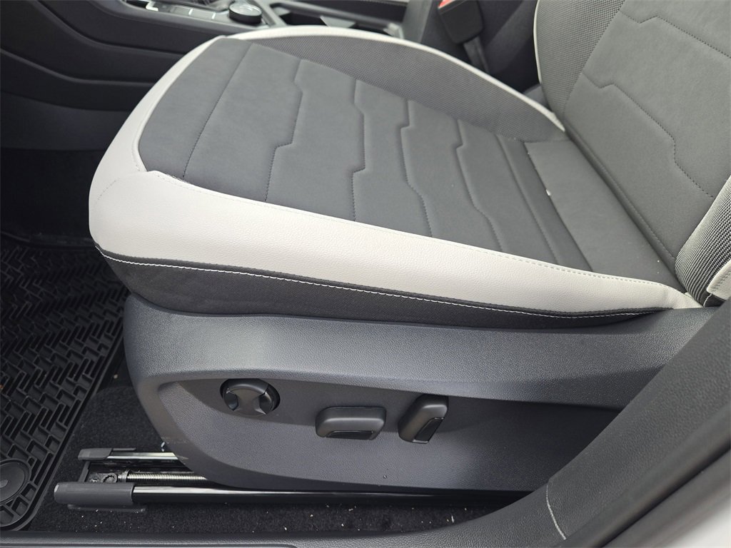 New 2026 Volkswagen Taos SE image 19