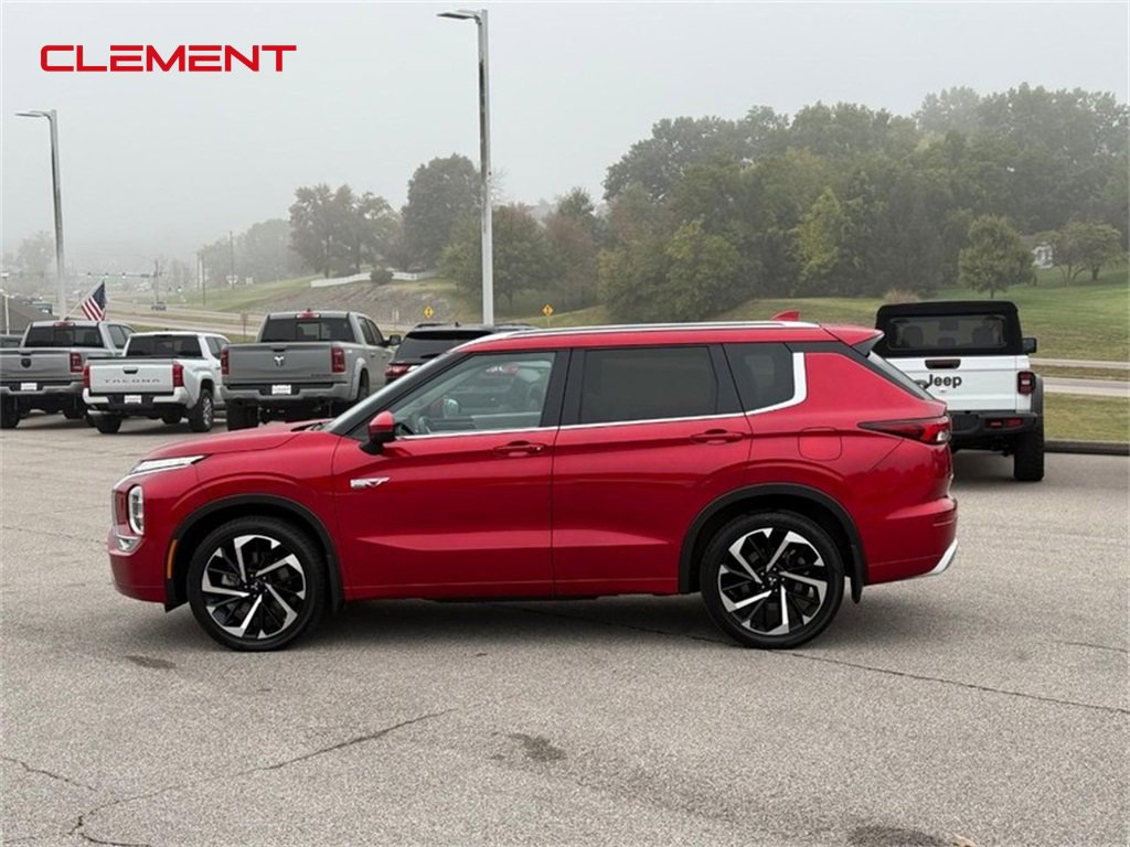 Used 2024 Mitsubishi Outlander SEL image 2