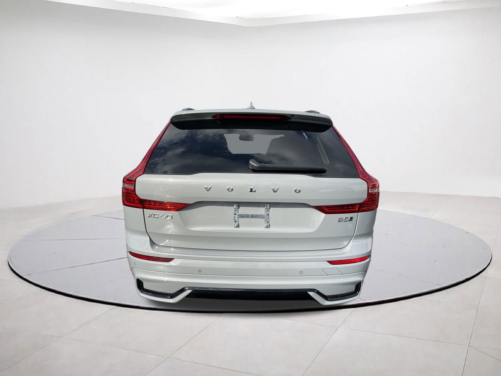 Used 2025 Volvo XC60 B5 Plus image 20