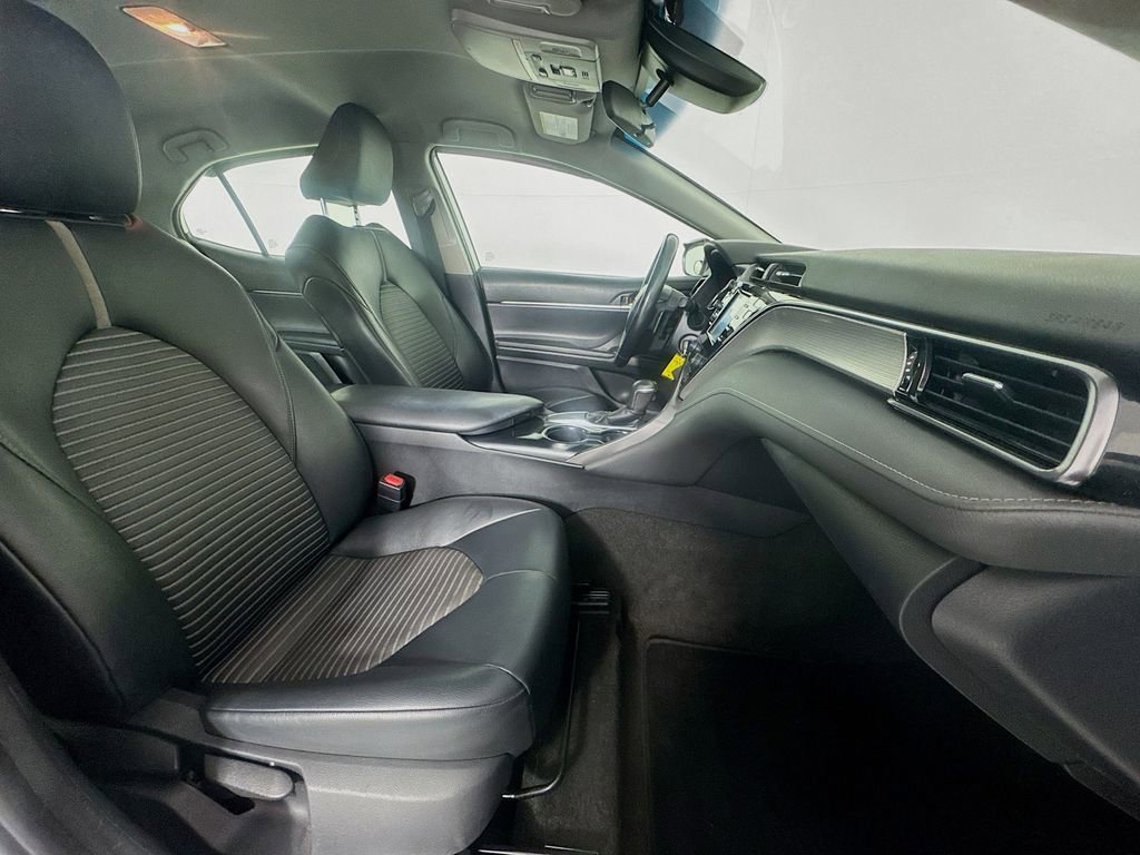 Used 2019 Toyota Camry SE image 32