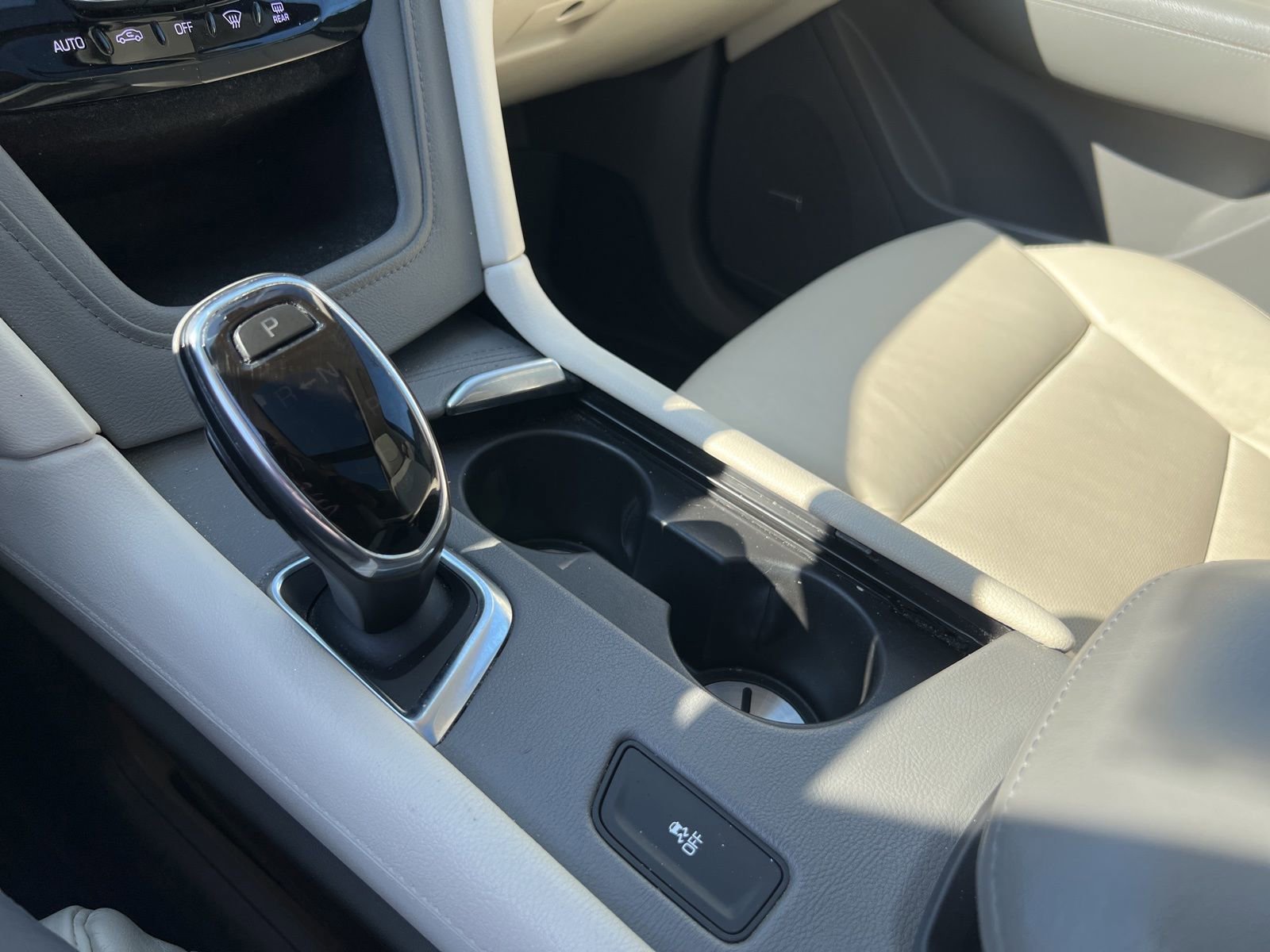 Used 2018 Cadillac XT5 Luxury w/ Driver Awareness Package image 42