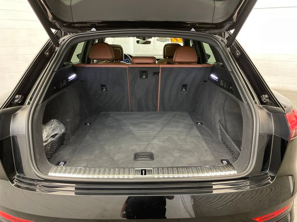 Used 2022 Audi e-tron Premium AWD/4WD image 27