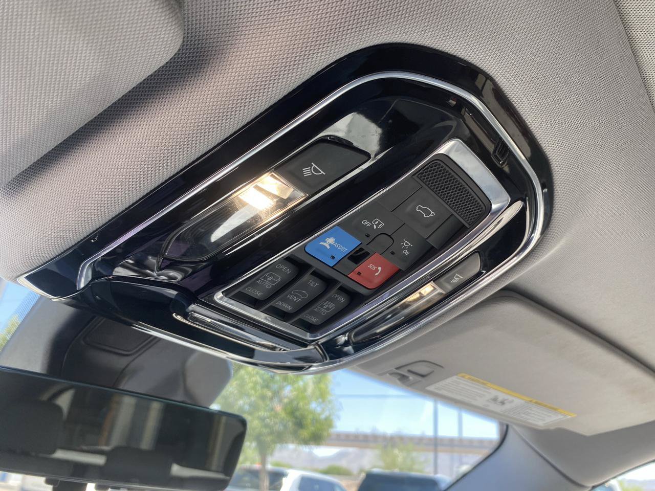 Used 2022 Jeep Grand Cherokee Overland w/ Advanced Protech Group III AWD/4WD image 43