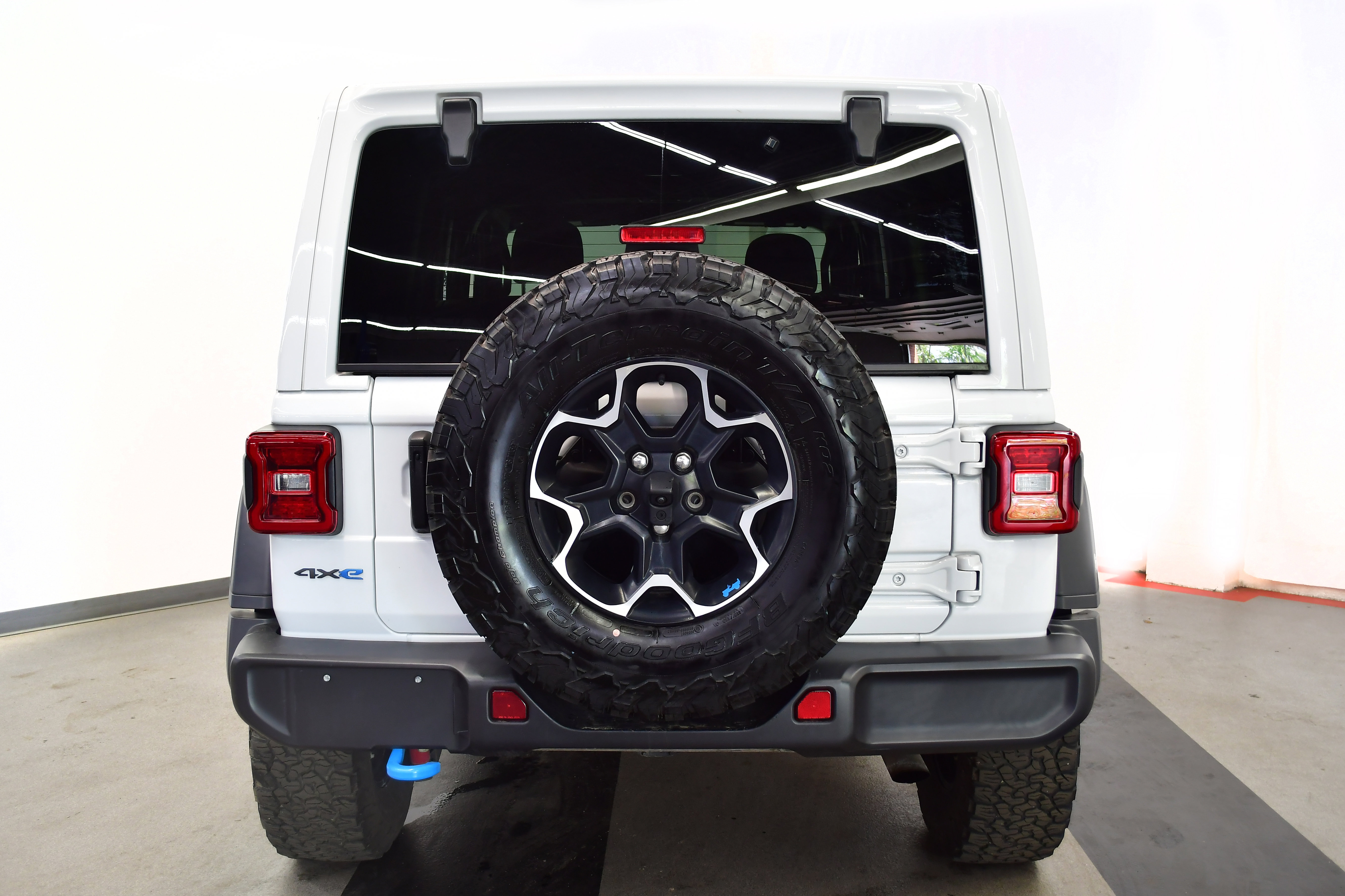 Used 2023 Jeep Wrangler Unlimited Rubicon 4xe w/ Cold Weather Group AWD/4WD image 7