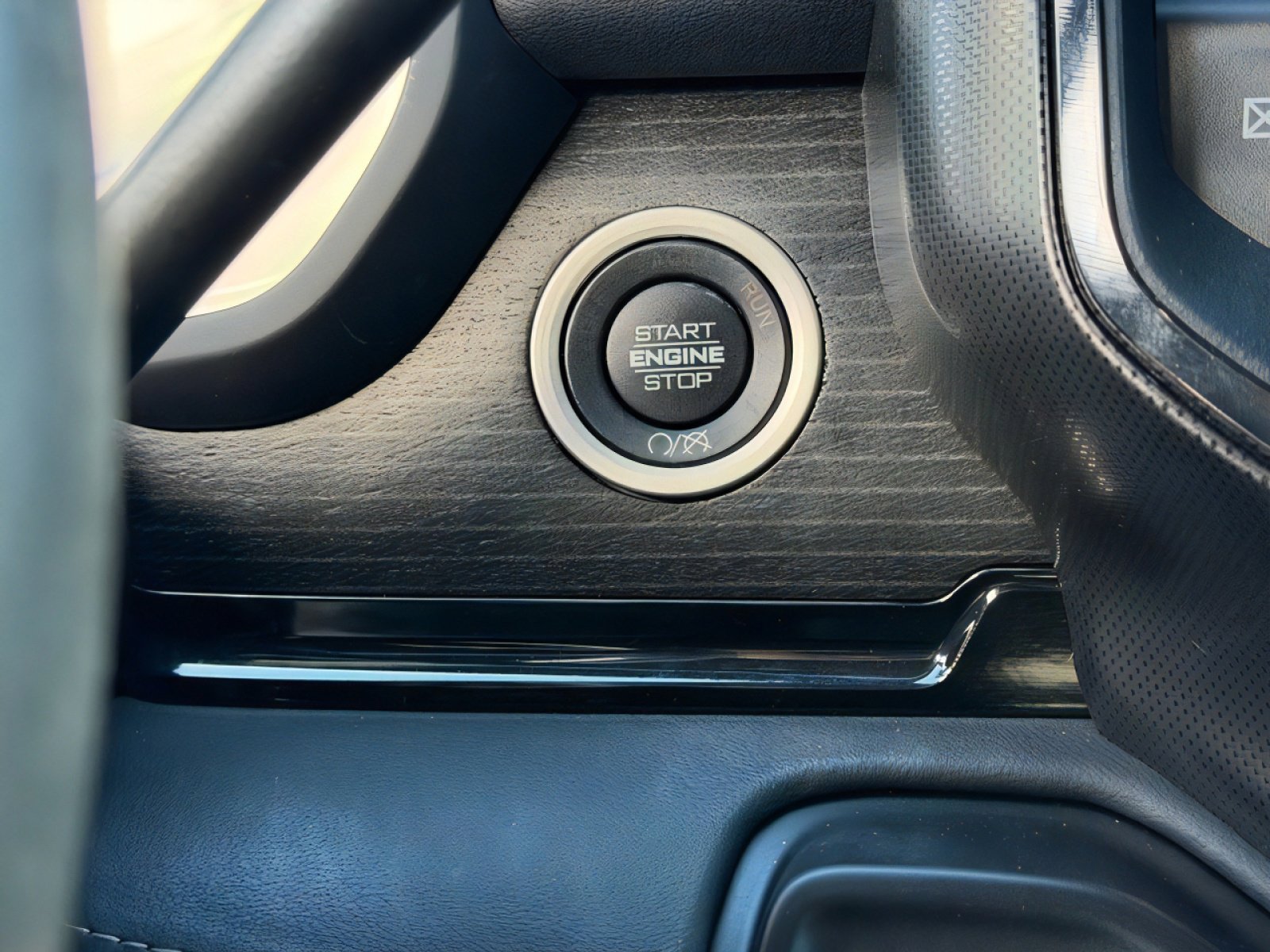 Used 2024 RAM 2500 Limited AWD/4WD image 16