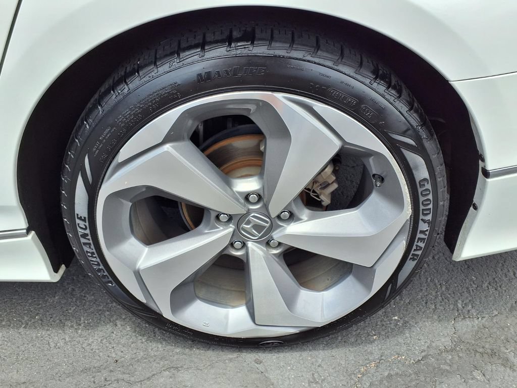 Used 2018 Honda Accord Touring image 15