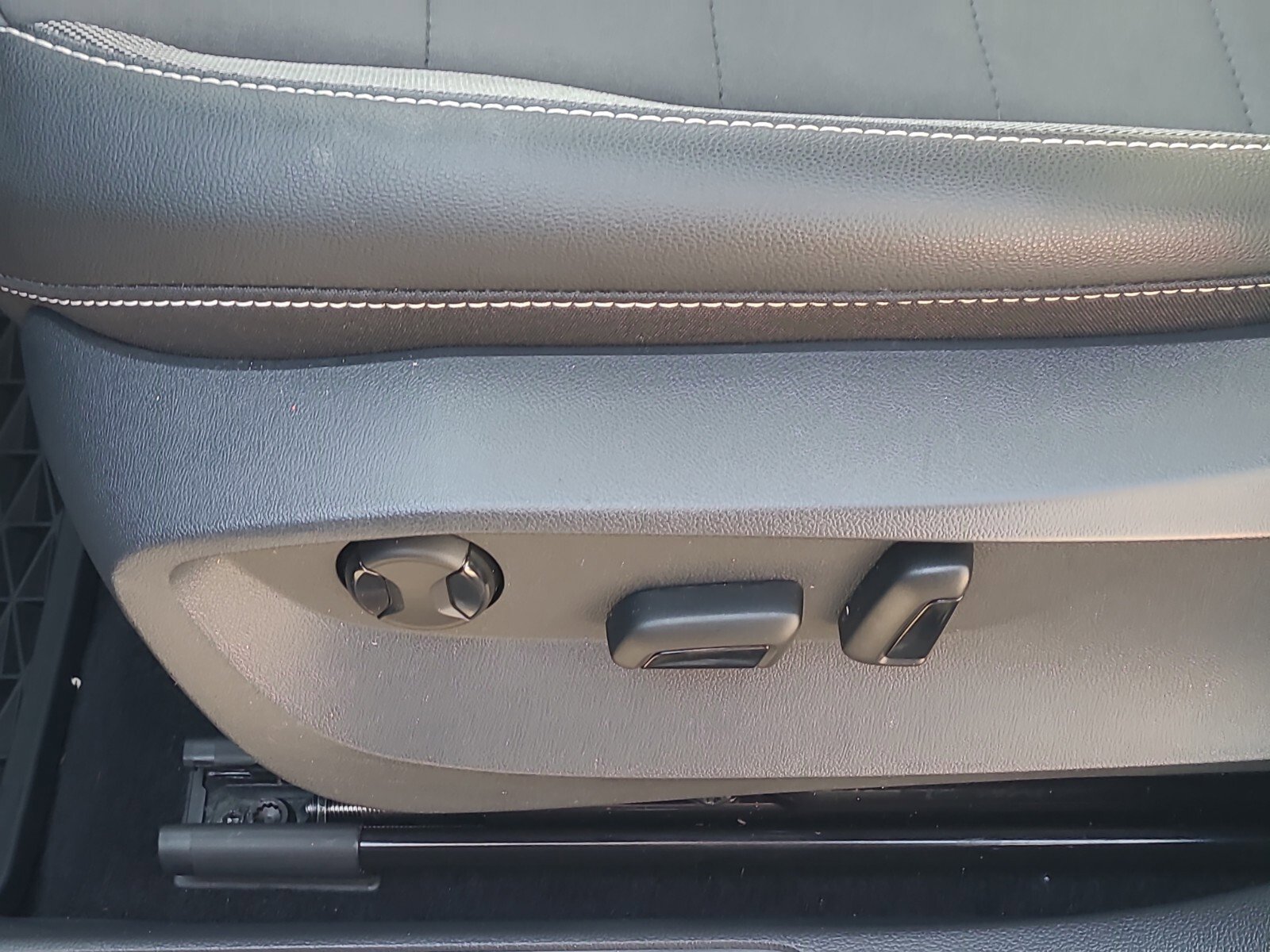 Used 2022 Volkswagen Taos SE image 15