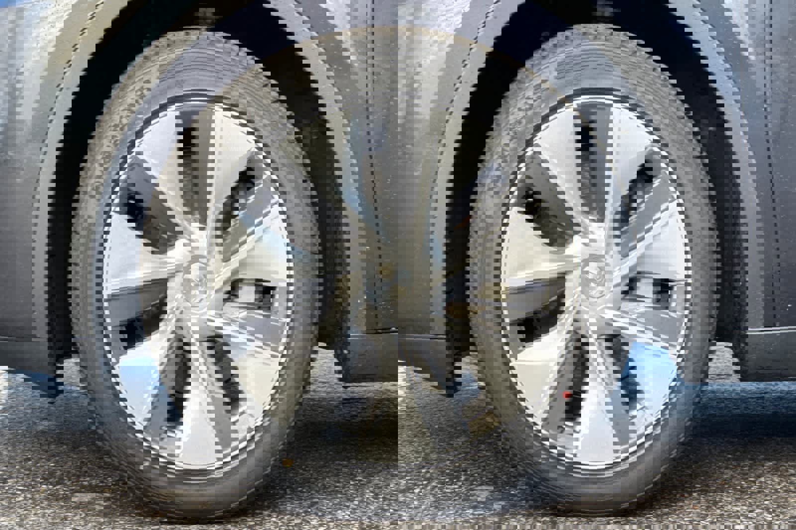 Used 2024 Tesla Model Y 2WD image 30