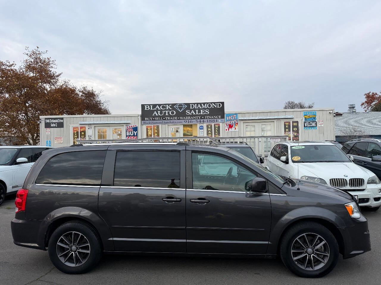 Used 2017 Dodge Grand Caravan SXT image 9