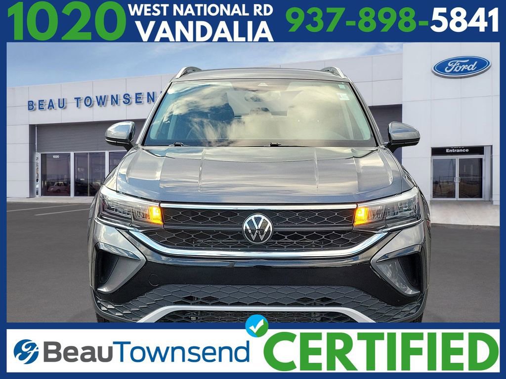 Used 2024 Volkswagen Taos SE image 2