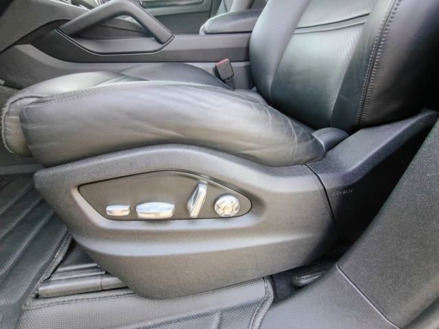 Used 2020 Porsche Cayenne image 27