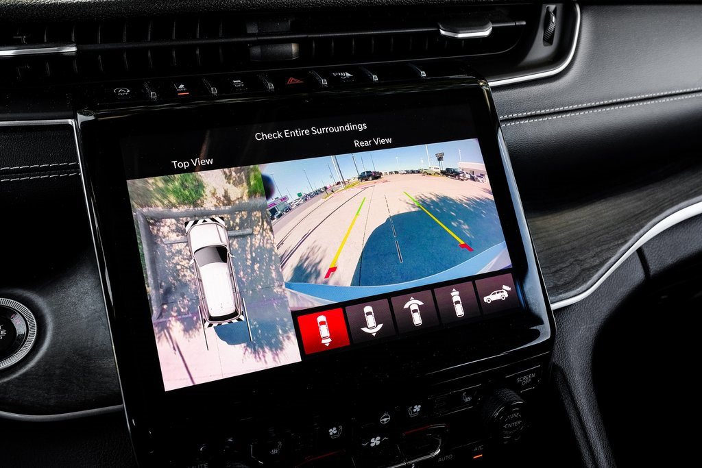 Used 2021 Jeep Grand Cherokee L Limited w/ Luxury Tech Group II image 31