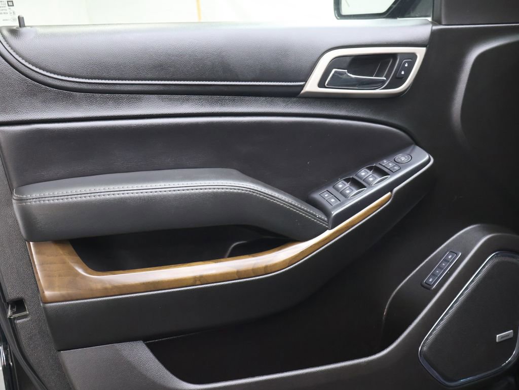 Used 2019 GMC Yukon Denali w/ Denali Ultimate Black Edition image 18