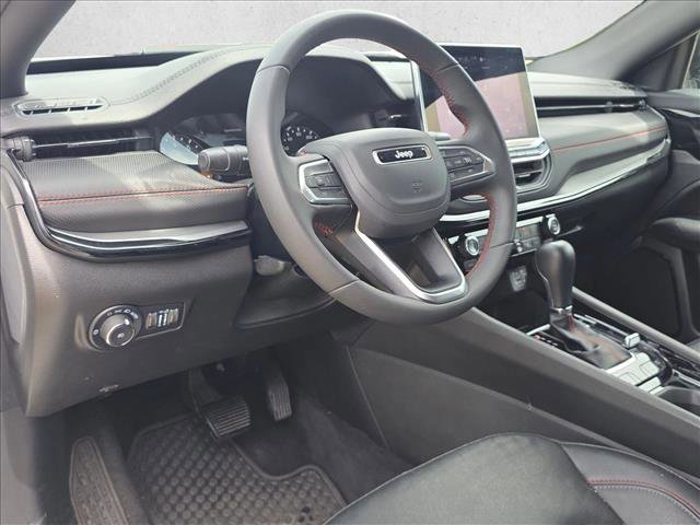 Used 2025 Jeep Compass Trailhawk AWD/4WD image 9