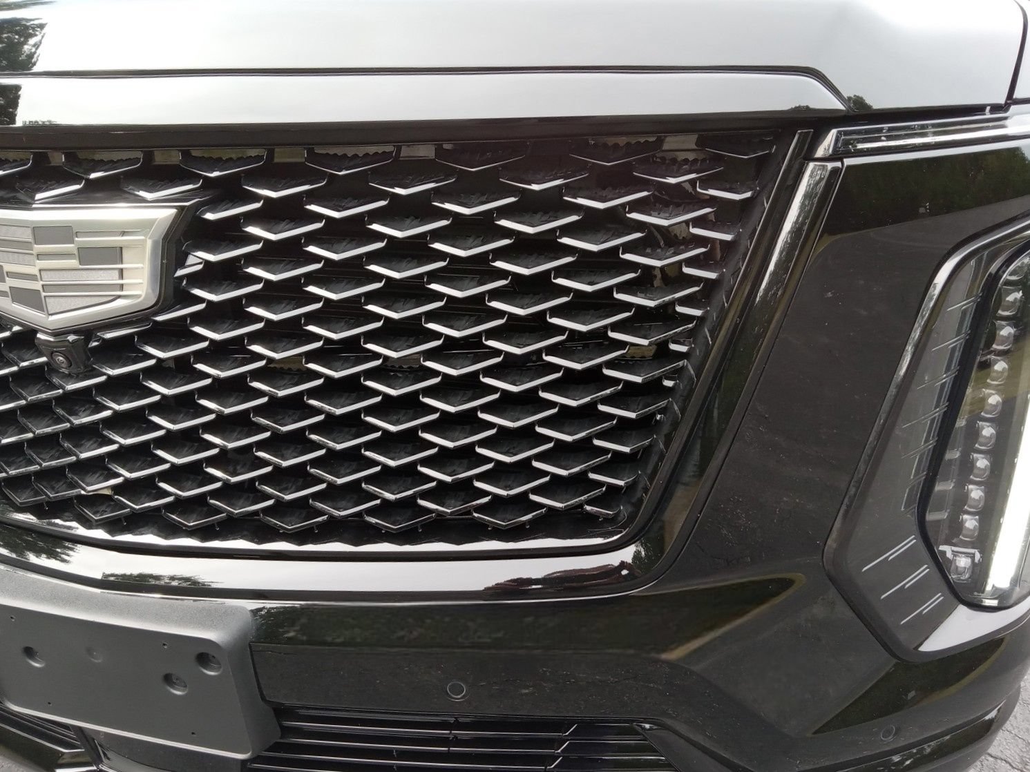 New 2026 Cadillac Escalade ESV Sport w/ LPO, ONYX Package AWD/4WD image 7