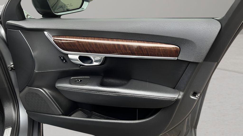 Used 2017 Volvo S90 T5 Momentum w/ Vision Package image 33