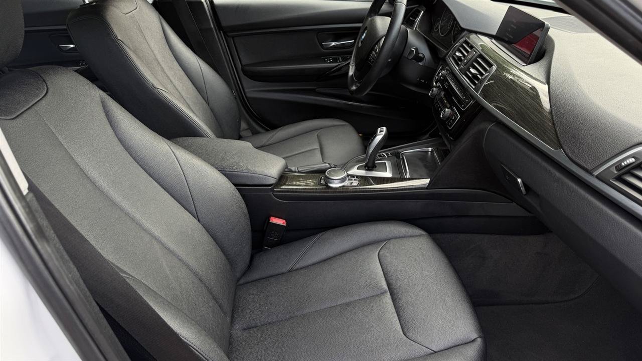 Used 2018 BMW 320i xDrive Sedan AWD/4WD image 40