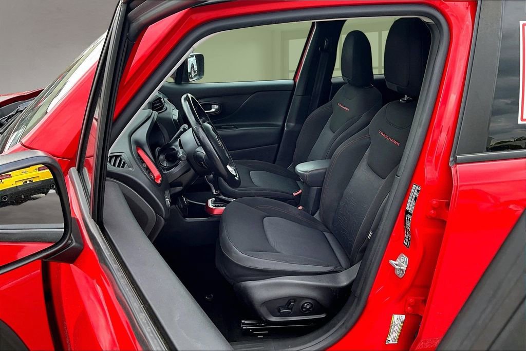 Used 2019 Jeep Renegade Trailhawk w/ UConnect 8.4 Nav Group AWD/4WD image 27