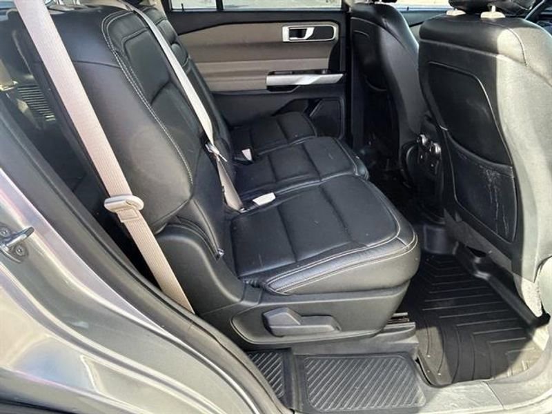 Used 2020 Ford Explorer XLT w/ Comfort Package RWD image 28