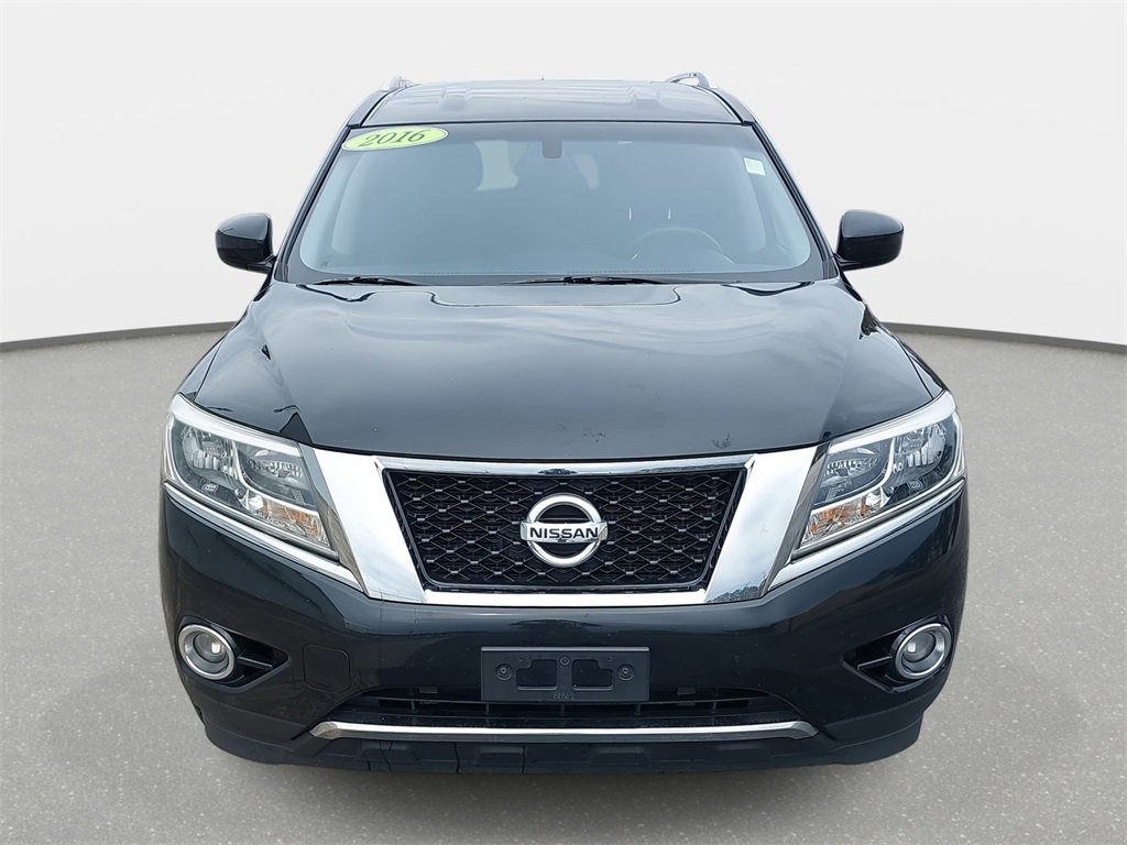Used 2016 Nissan Pathfinder SV image 2