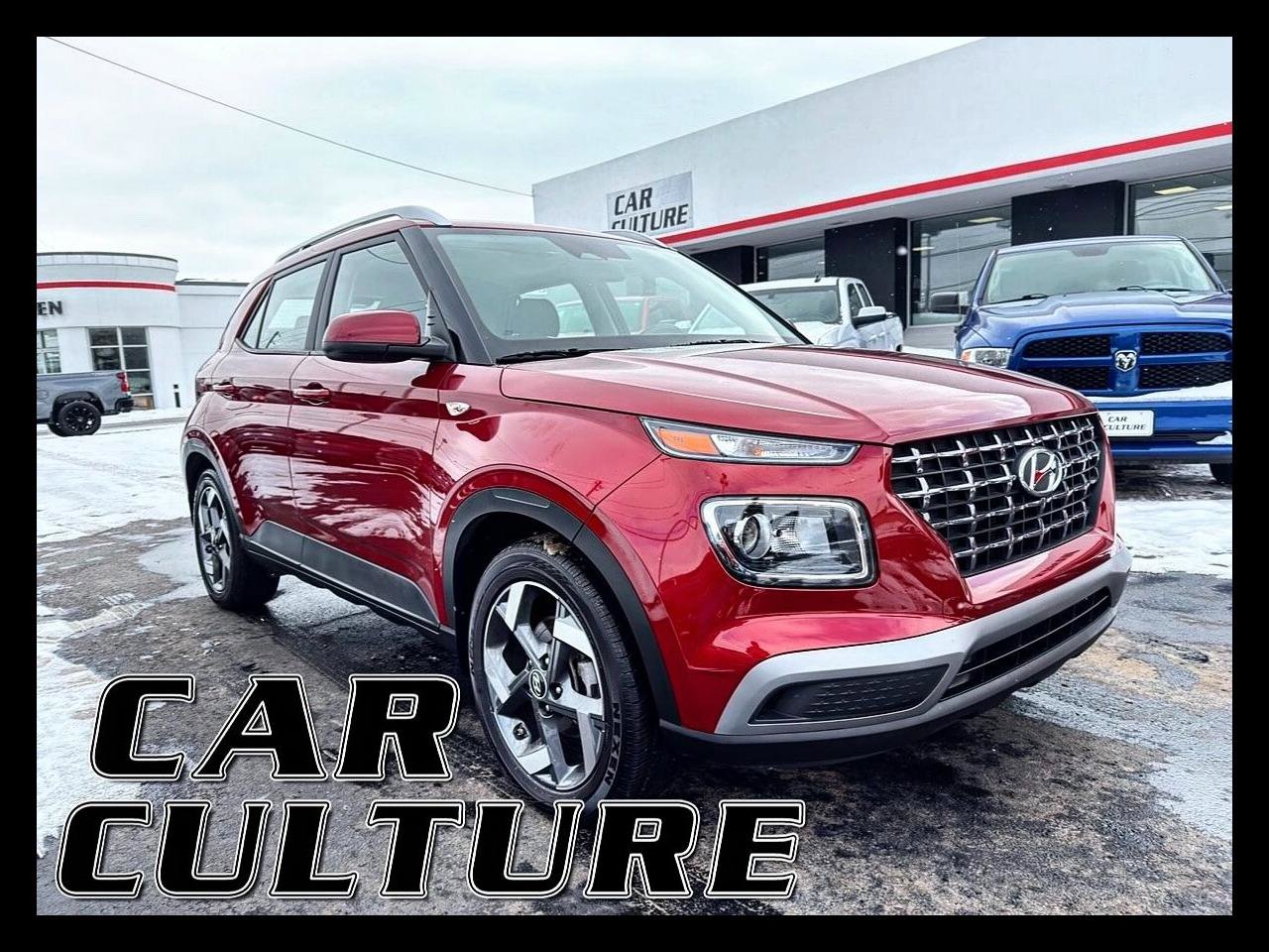 Used 2024 Hyundai Venue SEL FWD image 1