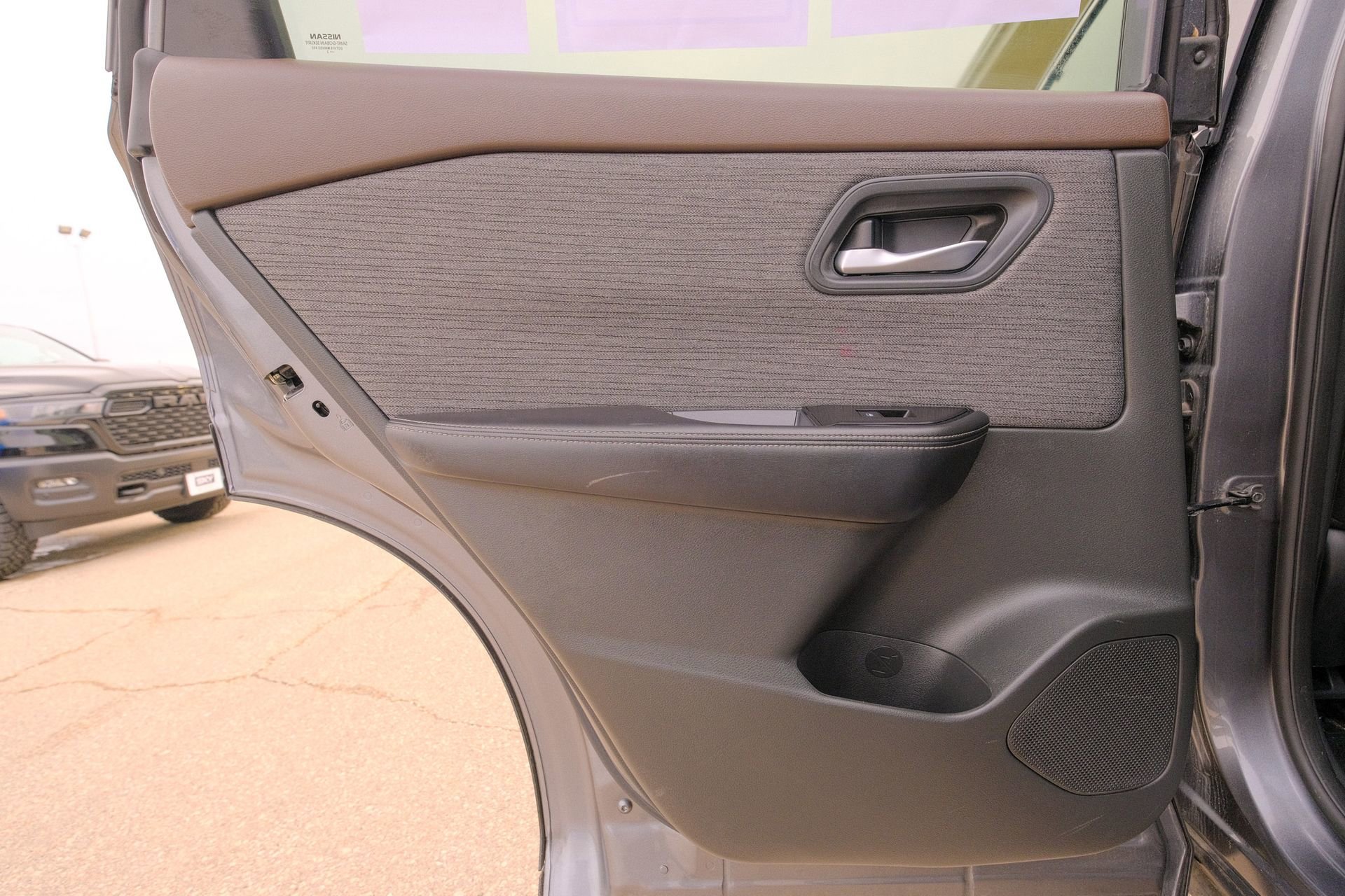 Used 2023 Nissan Rogue SV image 29