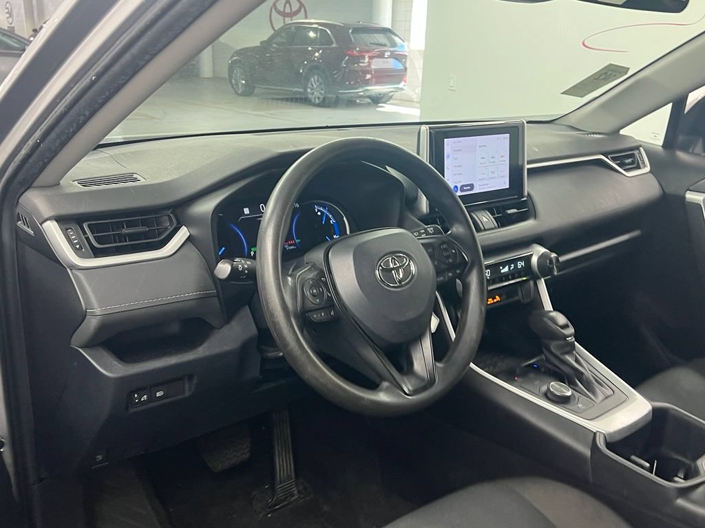 Used 2023 Toyota RAV4 LE AWD/4WD image 8