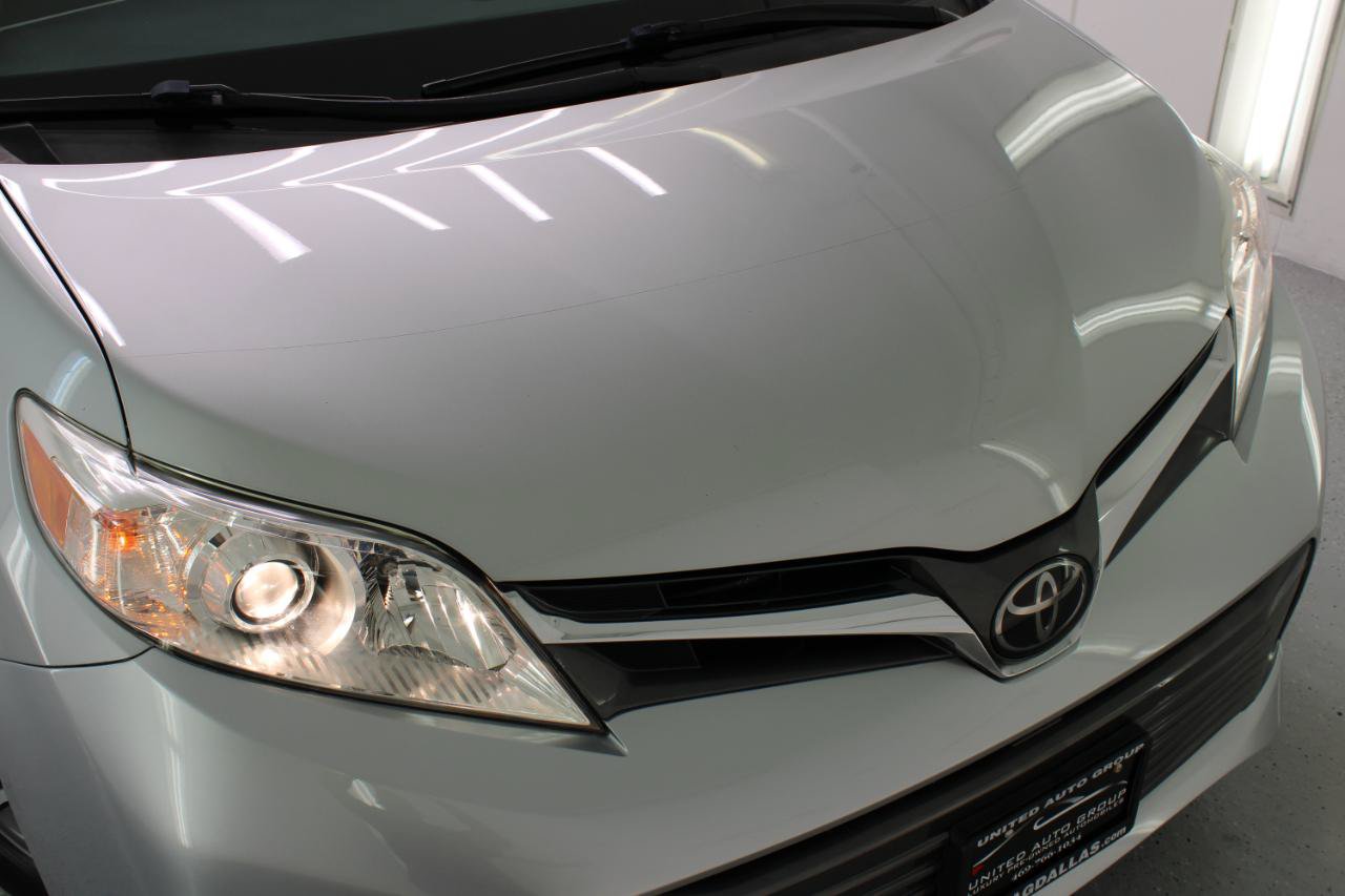 Used 2020 Toyota Sienna XLE Premium FWD image 12