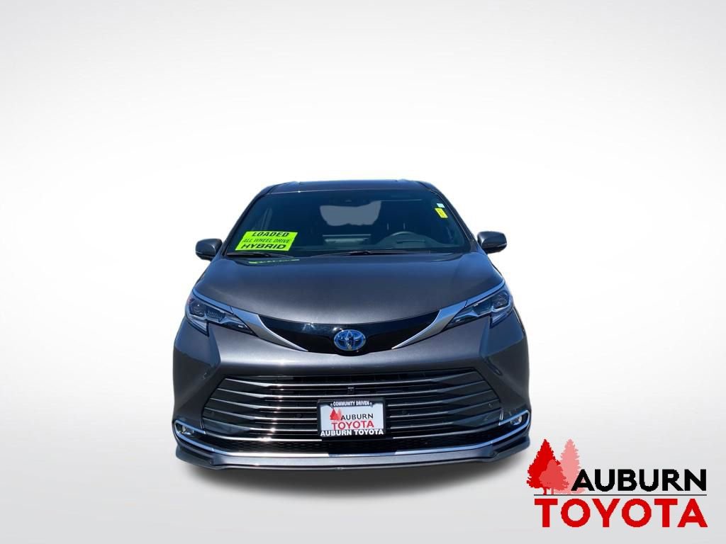 Used 2025 Toyota Sienna Platinum AWD/4WD image 2