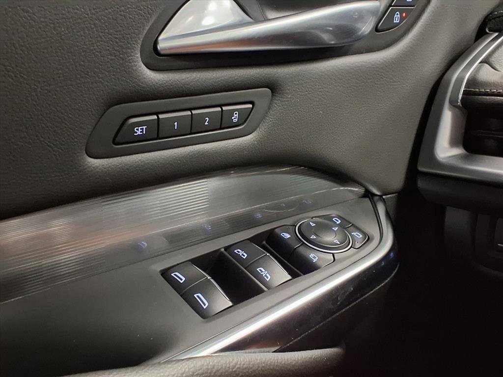 Certified 2025 Cadillac XT4 Premium Luxury image 30