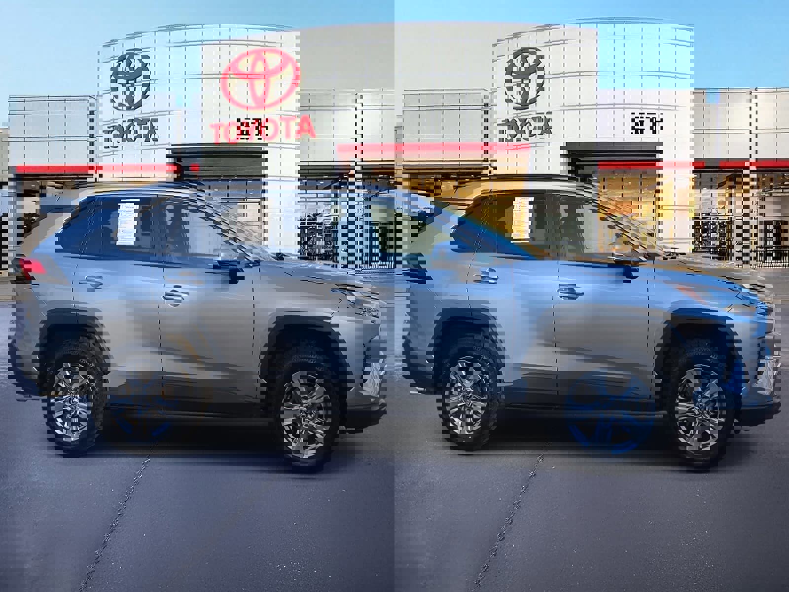 Used 2024 Toyota RAV4 XLE image 4
