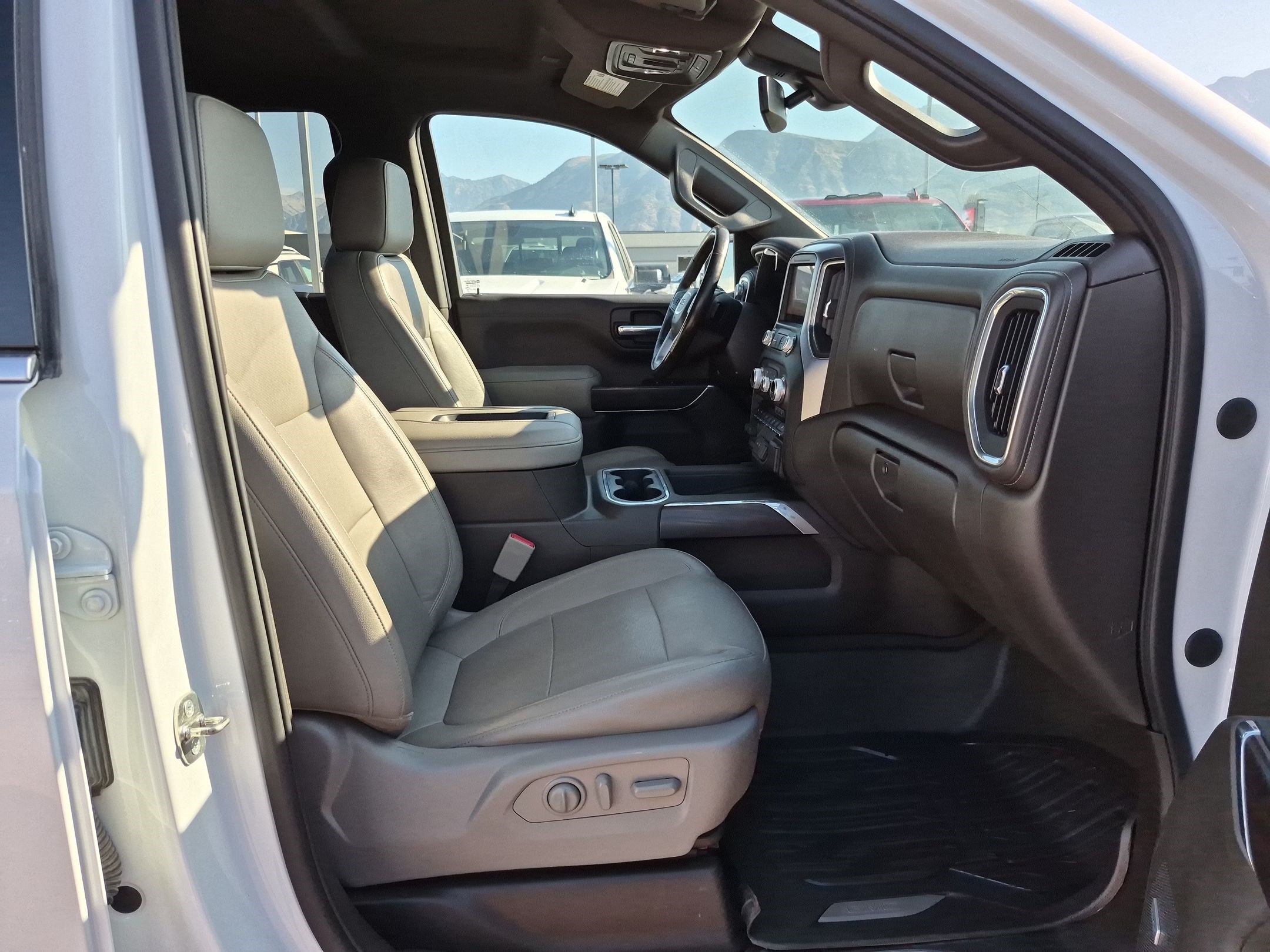 Used 2020 GMC Sierra 1500 SLT w/ SLT Convenience Package AWD/4WD image 31