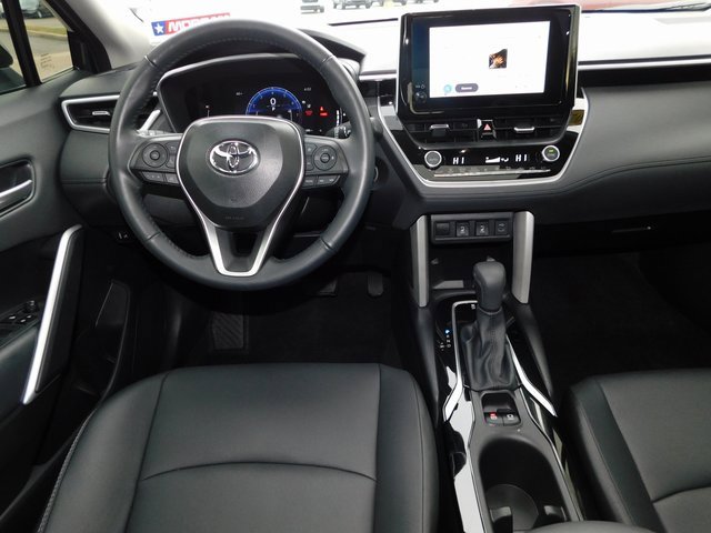 Used 2025 Toyota Corolla Cross XLE w/ Convenience Package image 16