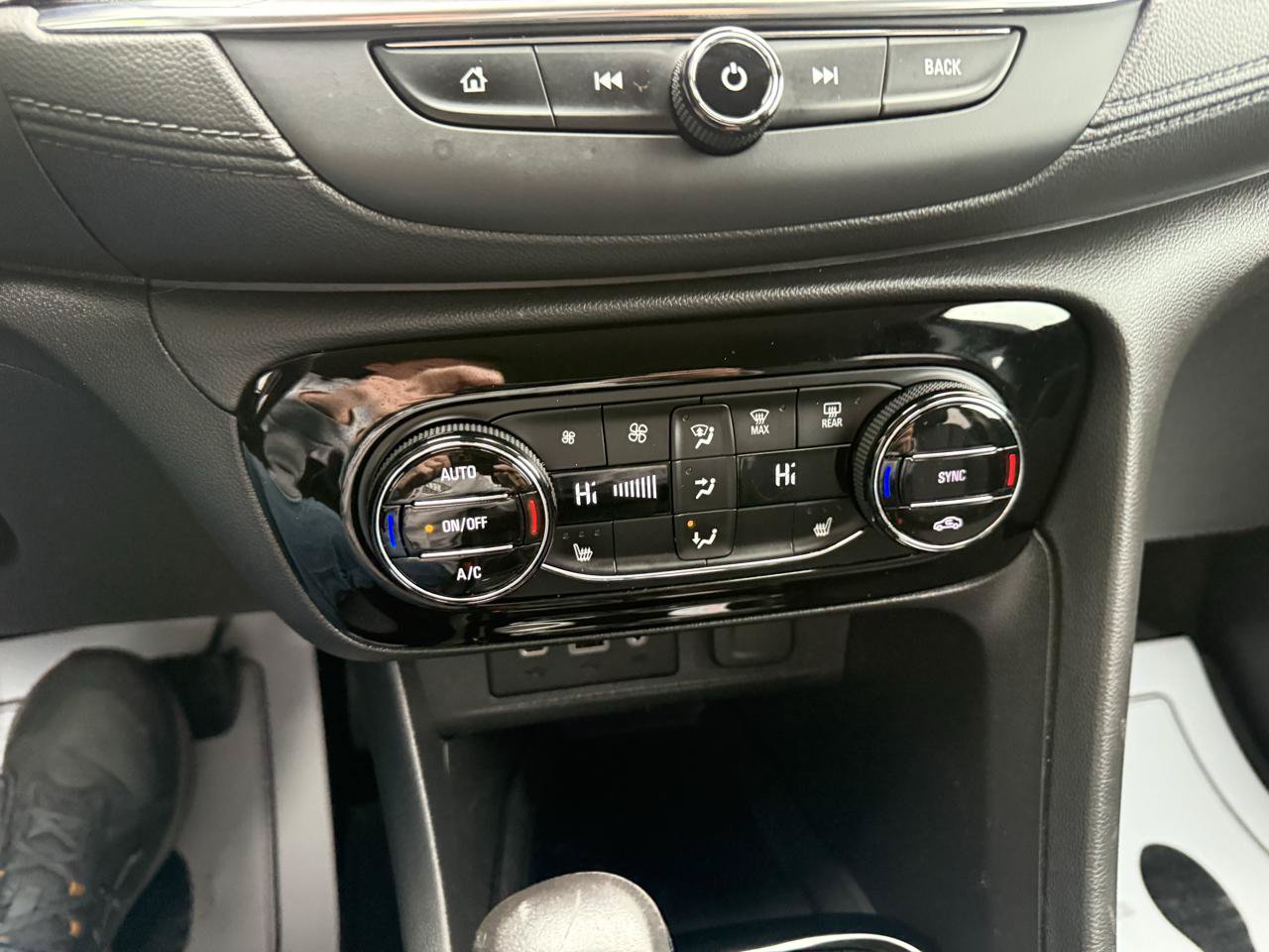 Used 2022 Buick Encore GX Select AWD/4WD image 24