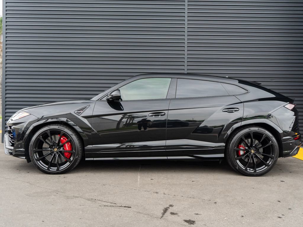 Used 2021 Lamborghini Urus image 2