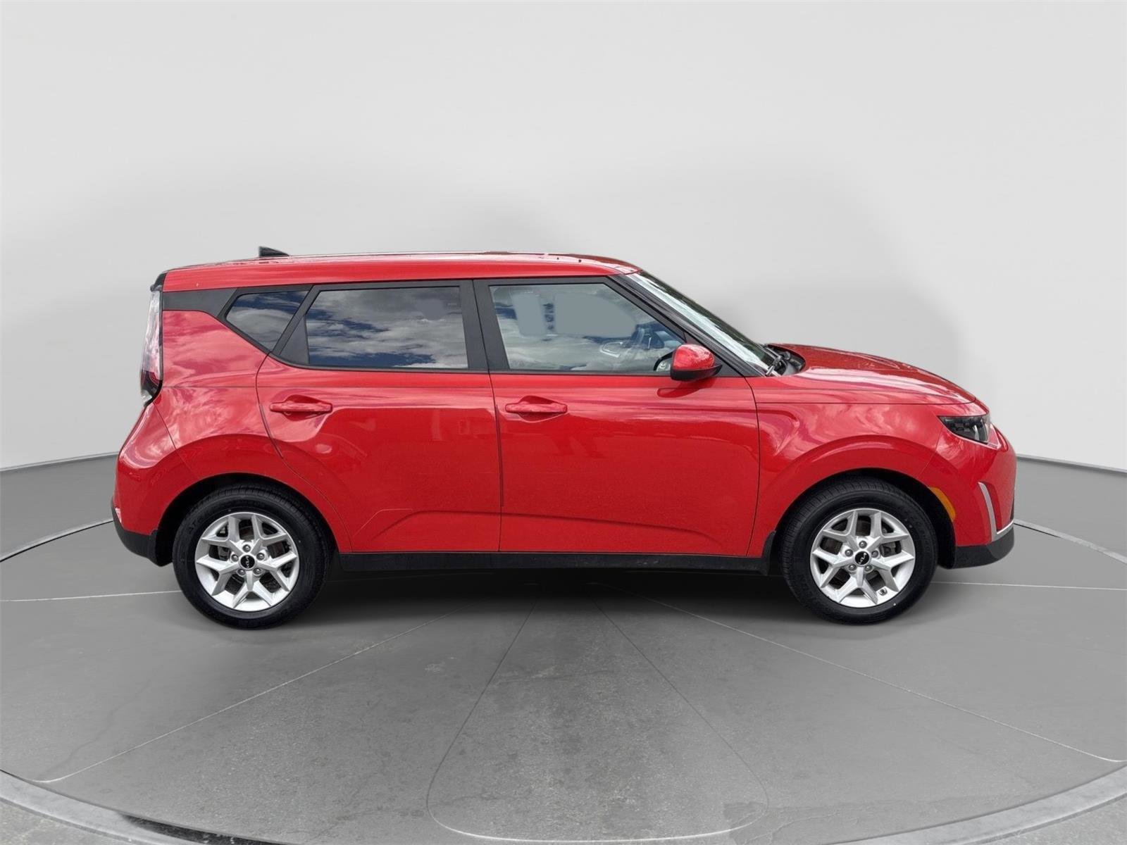 Used 2023 Kia Soul LX w/ LX Technology Package FWD image 7
