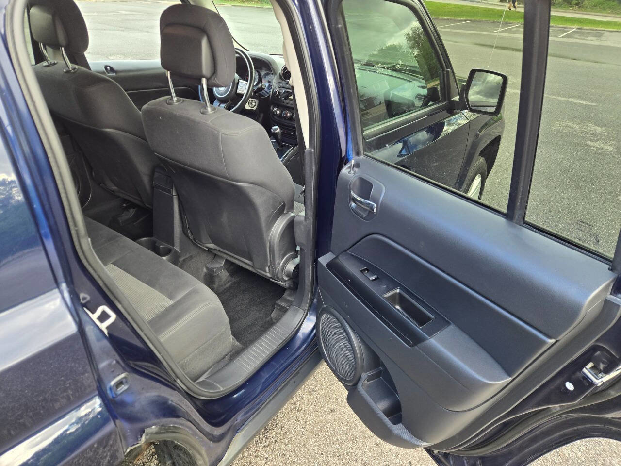 Used 2012 Jeep Patriot Latitude FWD image 28