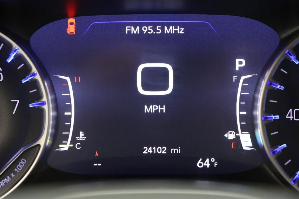 Used 2025 Chrysler Pacifica Select FWD image 17