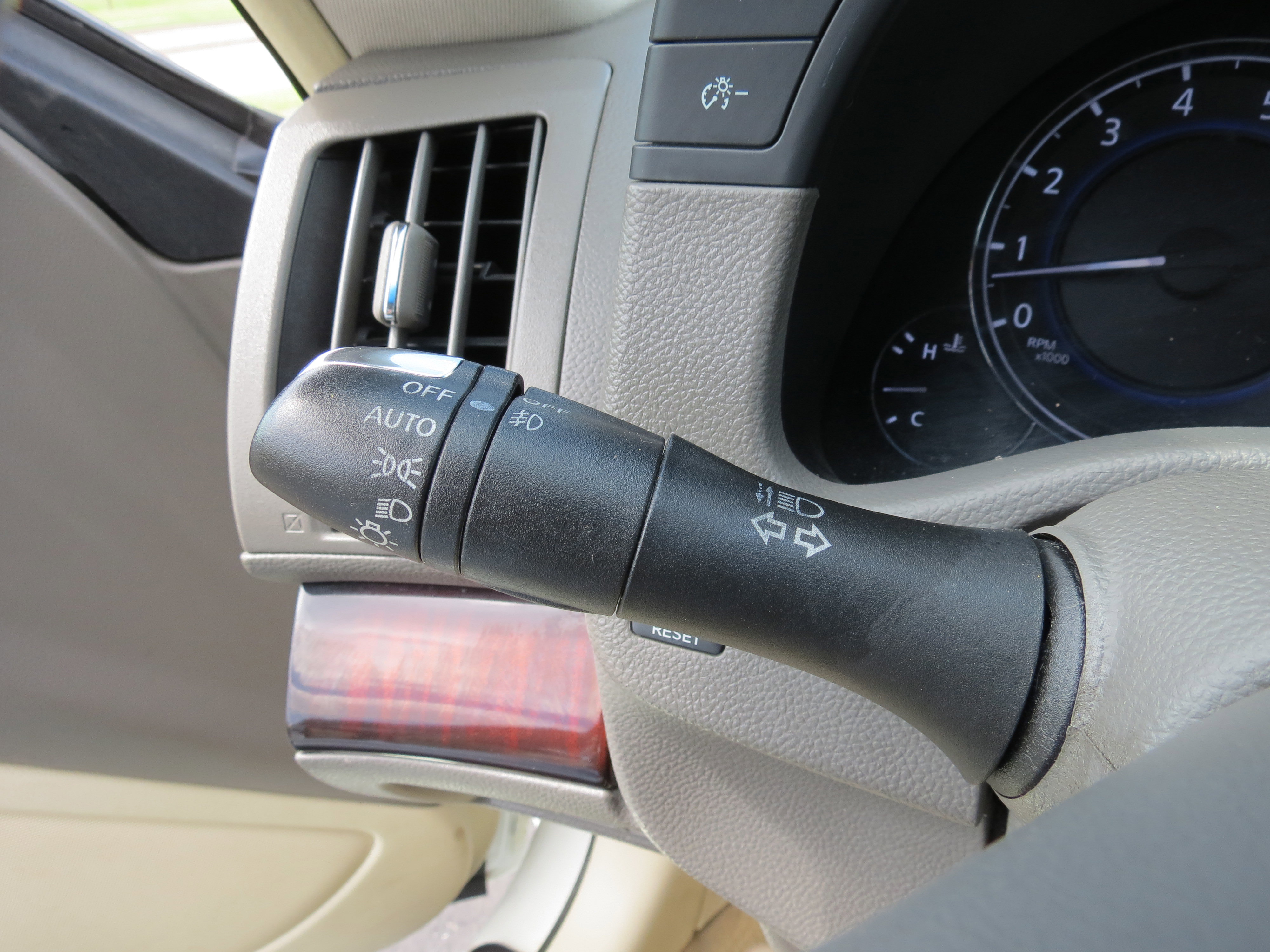 Used 2010 INFINITI G37 x w/ Premium Pkg image 16