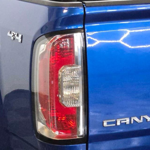 Used 2018 GMC Canyon SLE w/ SLE Convenience Package image 11