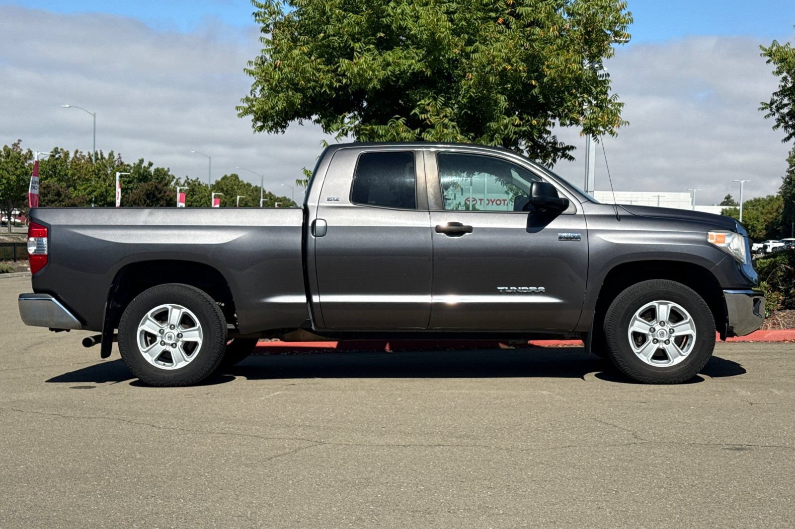 Used 2015 Toyota Tundra SR5 w/ SR5 Upgrade Package RWD image 3