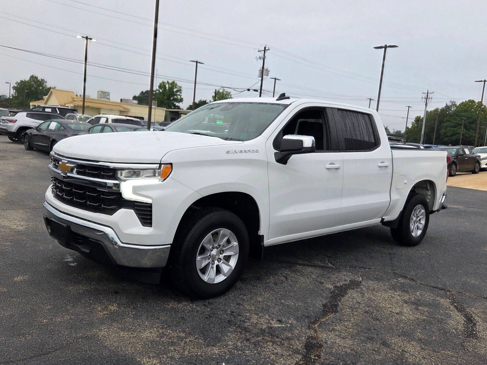 Used 2025 Chevrolet Silverado 1500 LT RWD image 3