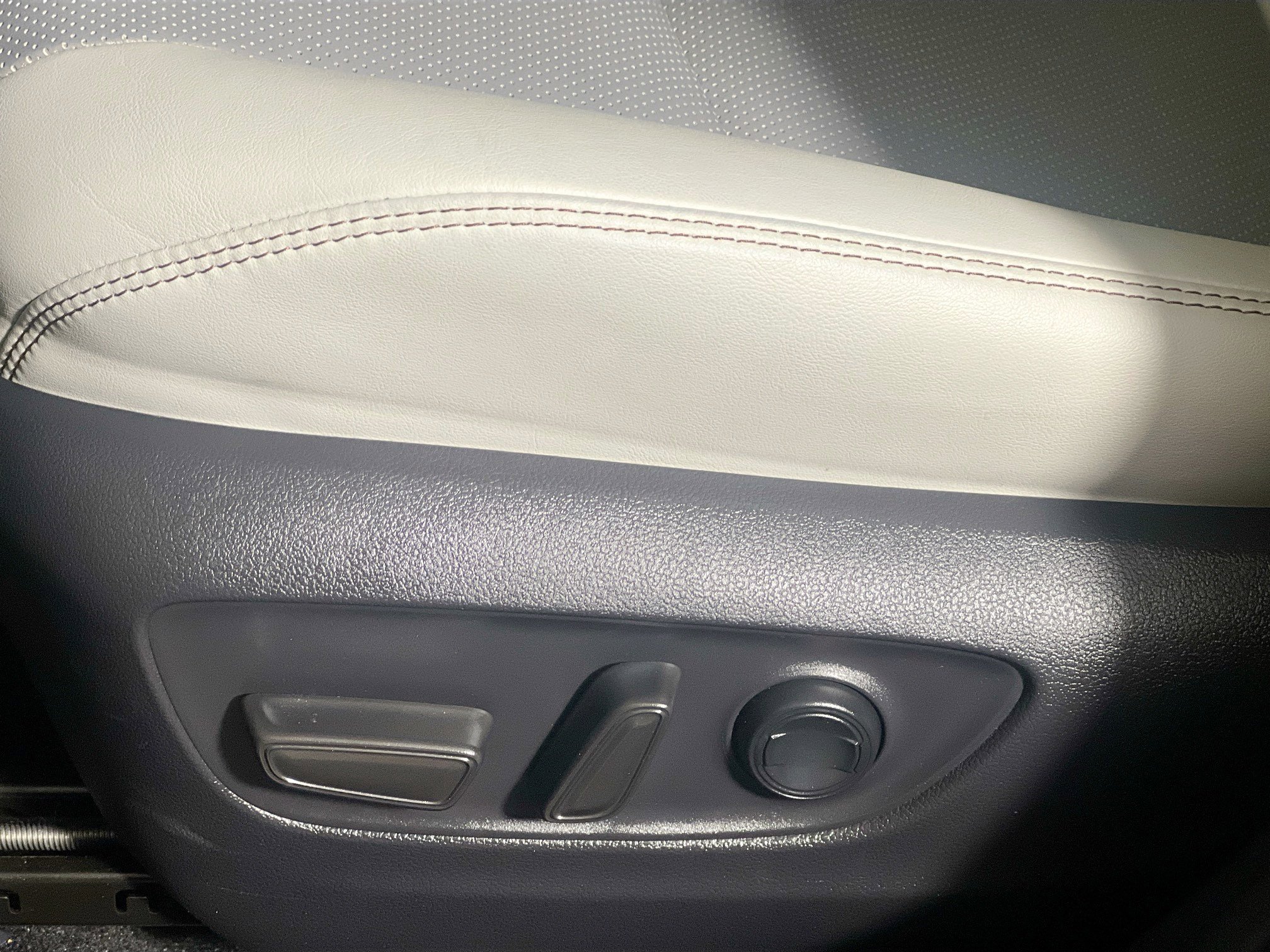 Used 2024 Toyota RAV4 Limited image 15