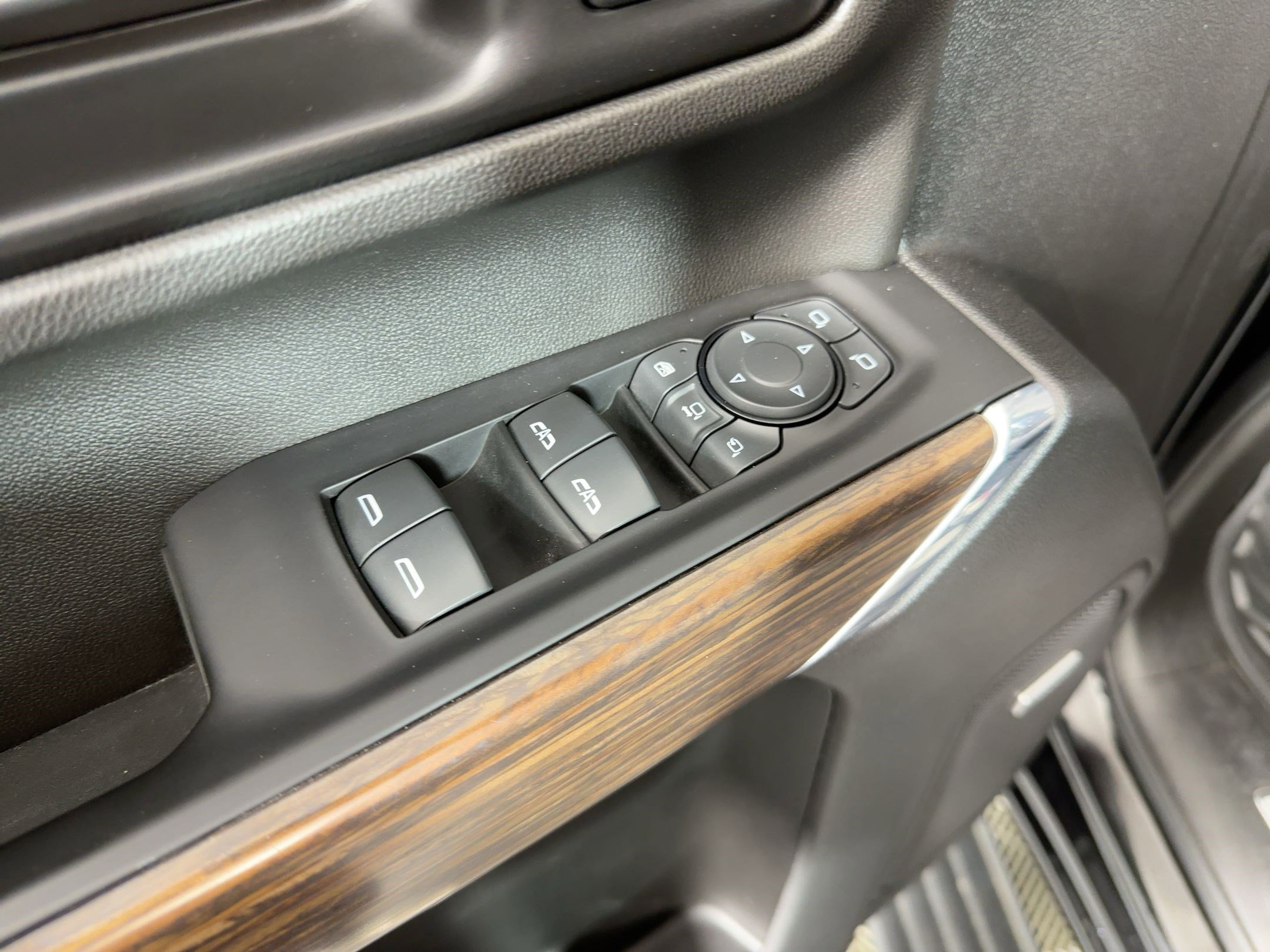 Used 2023 Chevrolet Silverado 2500 High Country w/ Z71 Off-Road Package image 10