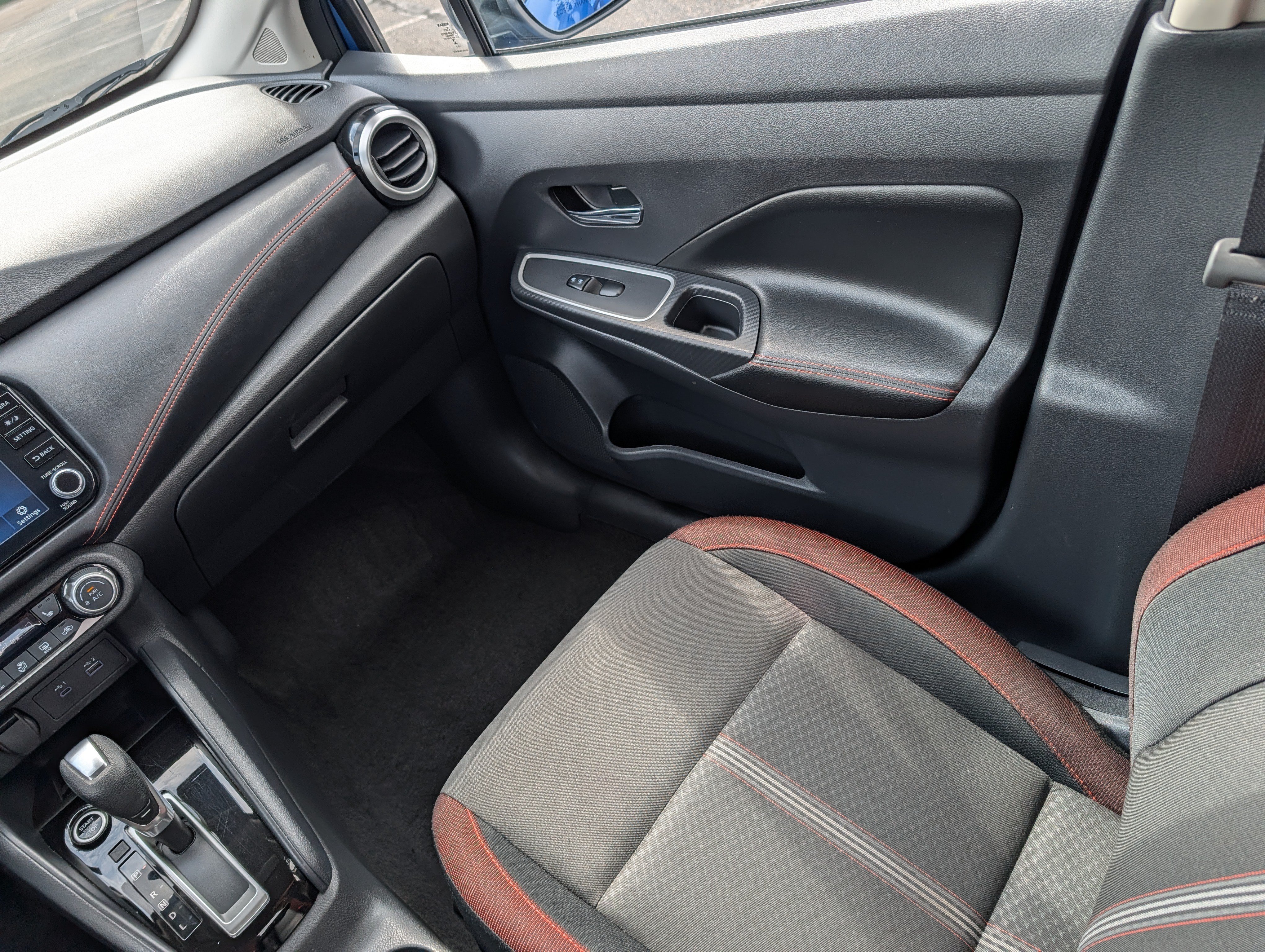 Used 2024 Nissan Versa SR FWD image 11