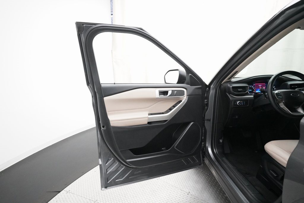 Used 2023 Ford Explorer XLT w/ Equipment Group 202A image 29