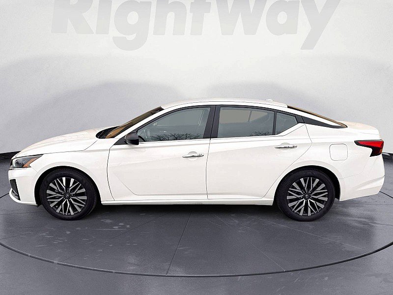 Used 2025 Nissan Altima 2.5 SV image 2