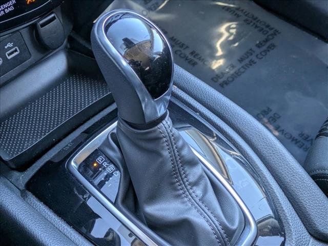 Used 2020 Nissan Rogue SV image 12