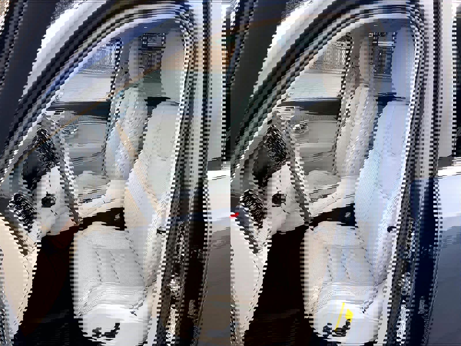 Used 2023 Volvo XC90 T8 Ultimate w/ Protection Package Premier image 28